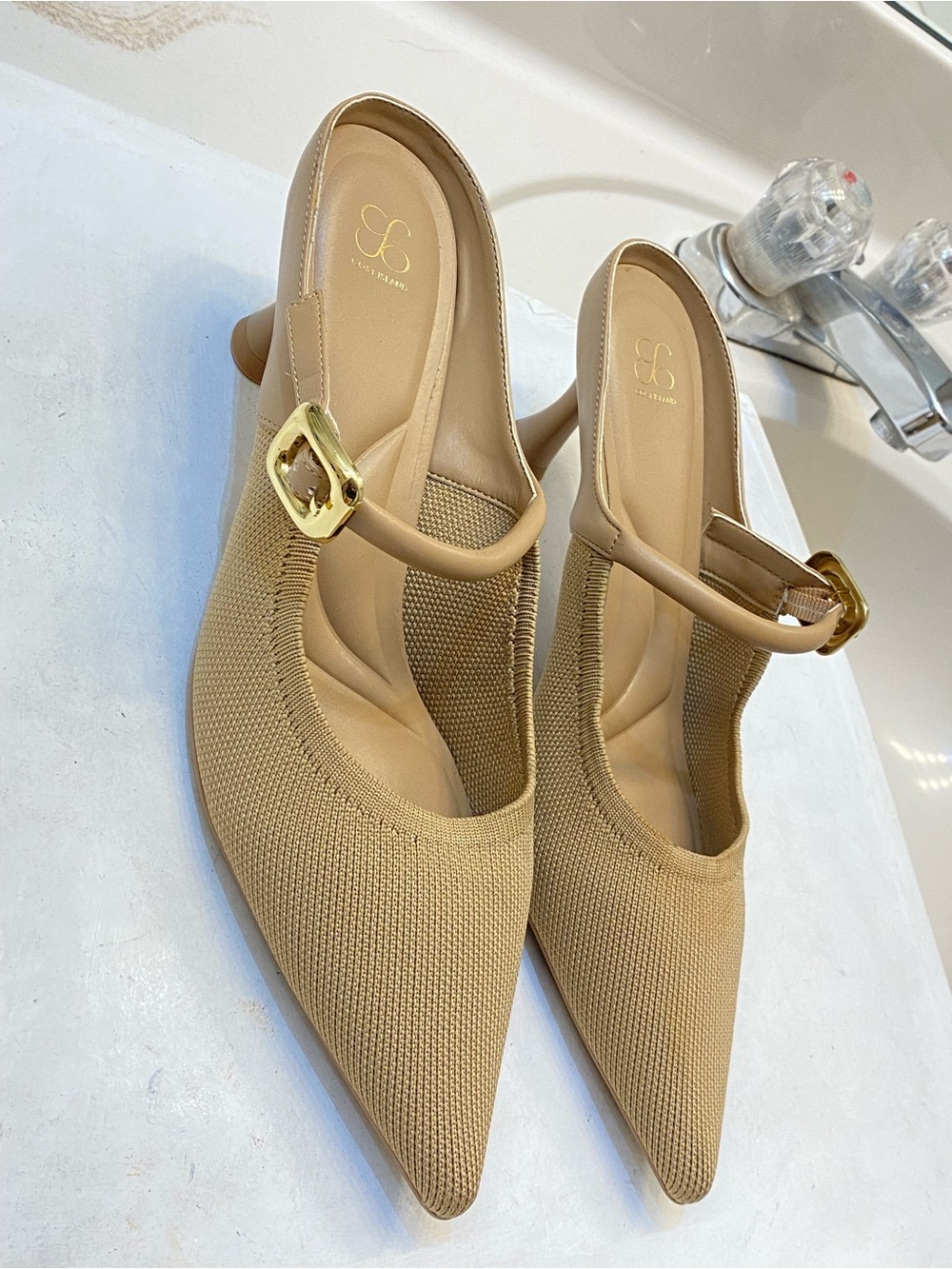 Cozy Island Gracelithe heeled mule great condition great bottom size 10M clean
